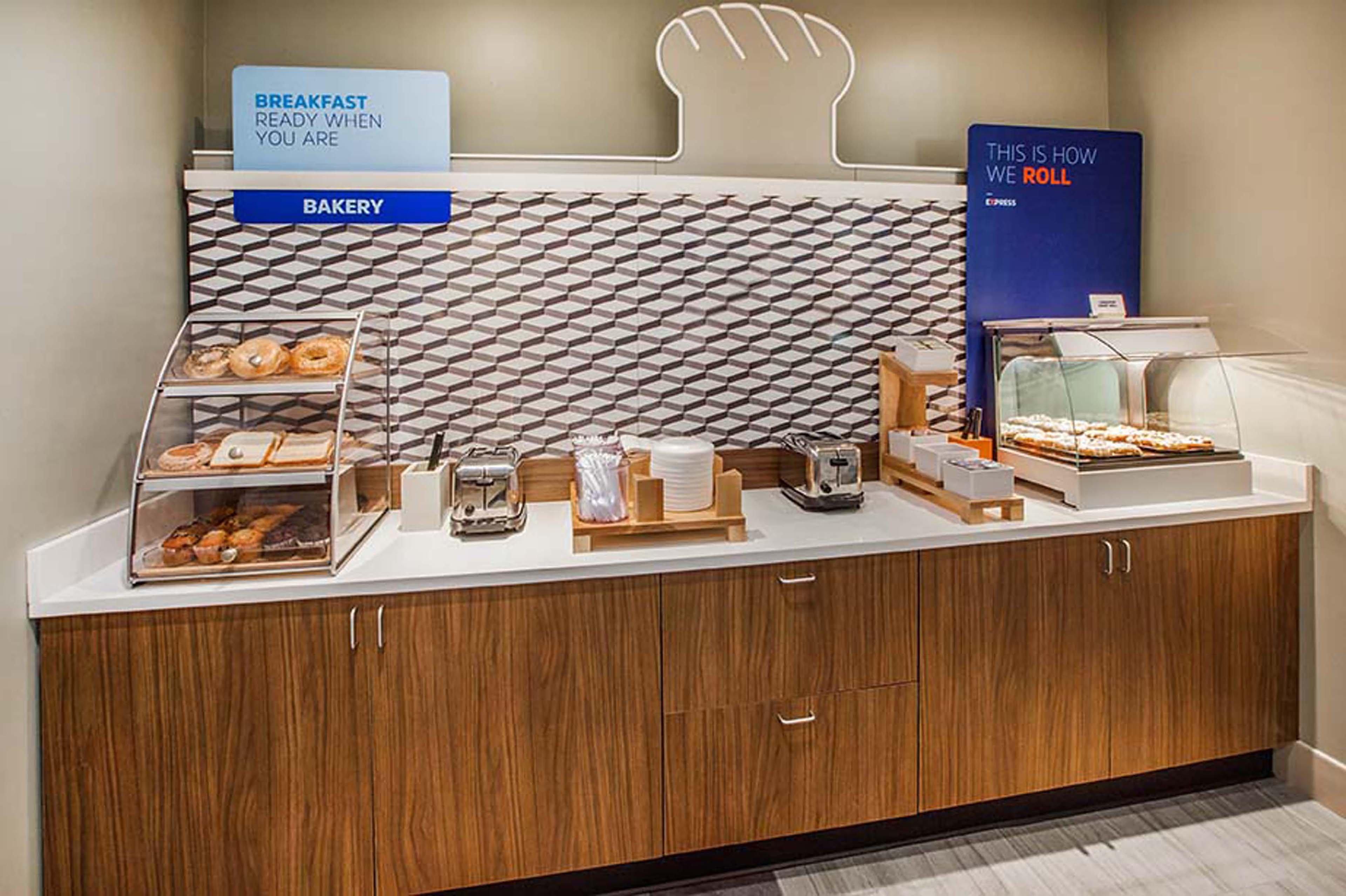 Holiday Inn Express Hotel & Suites Newport South By Ihg Esterno foto