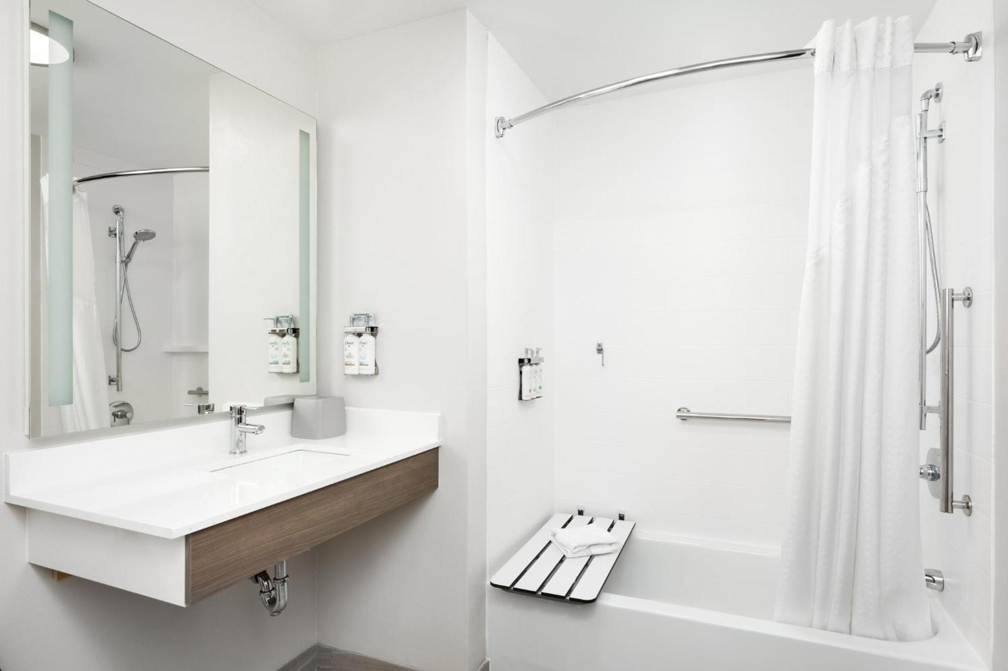 Holiday Inn Express Hotel & Suites Newport South By Ihg Esterno foto
