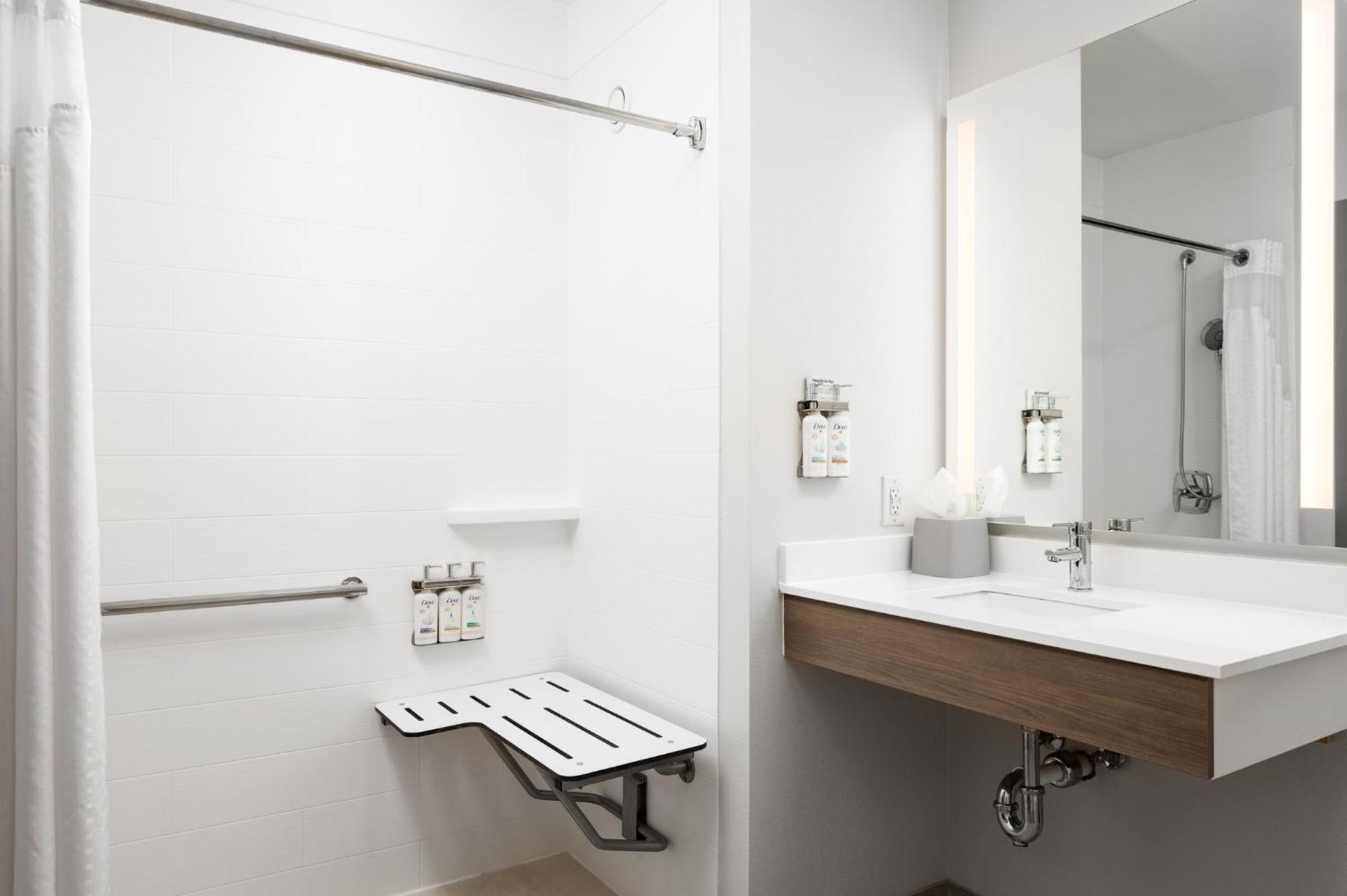 Holiday Inn Express Hotel & Suites Newport South By Ihg Esterno foto