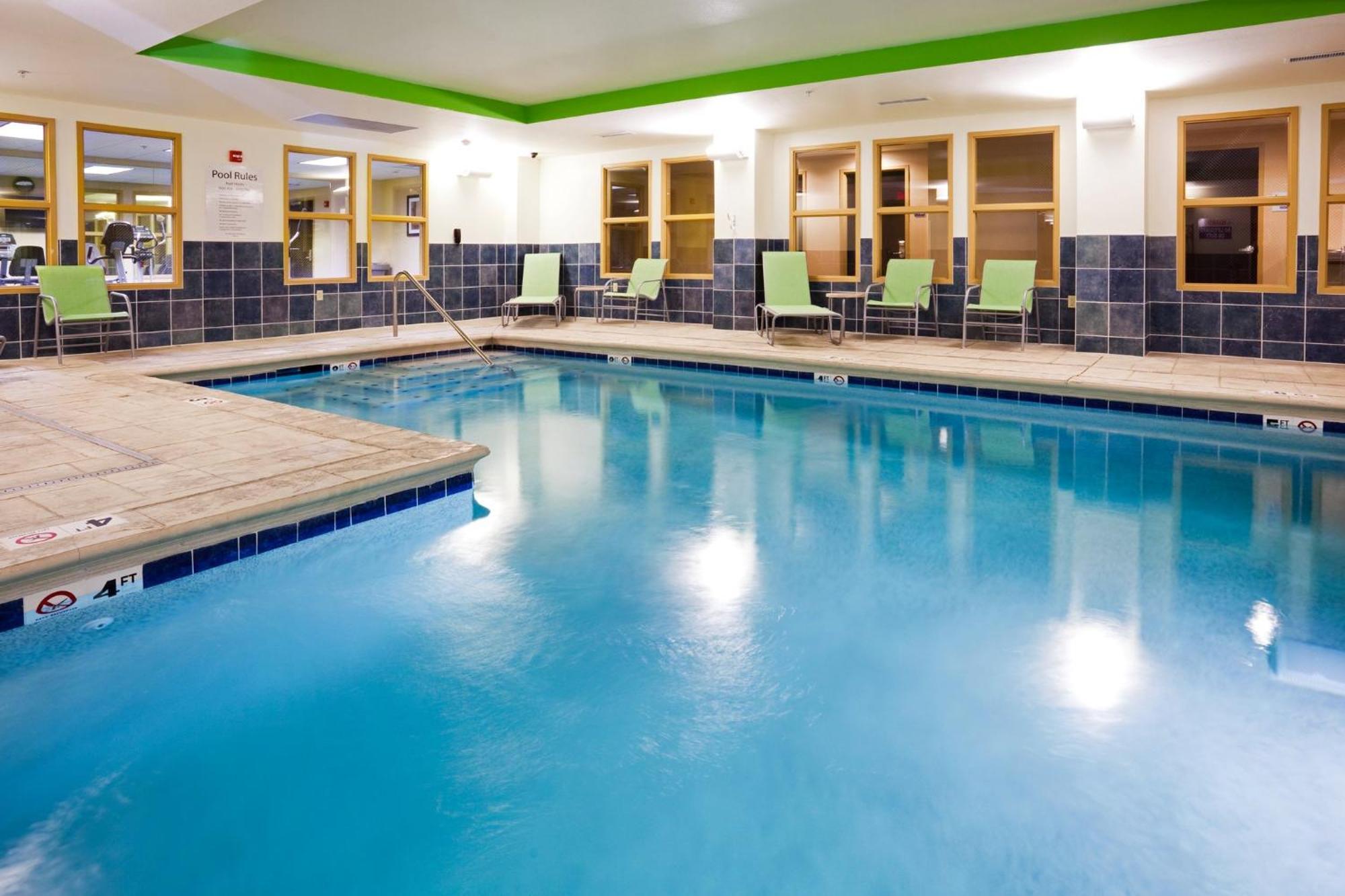 Holiday Inn Express Hotel & Suites Newport South By Ihg Esterno foto