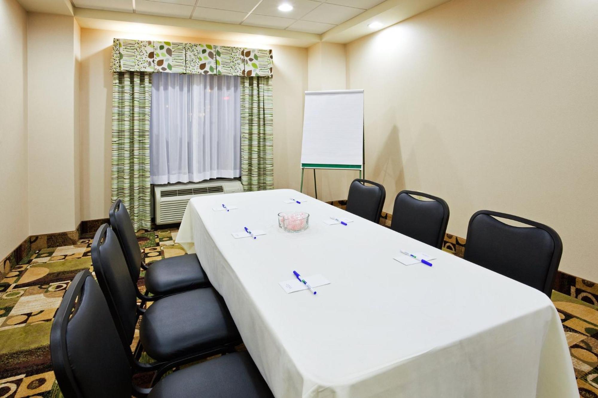 Holiday Inn Express Hotel & Suites Newport South By Ihg Esterno foto