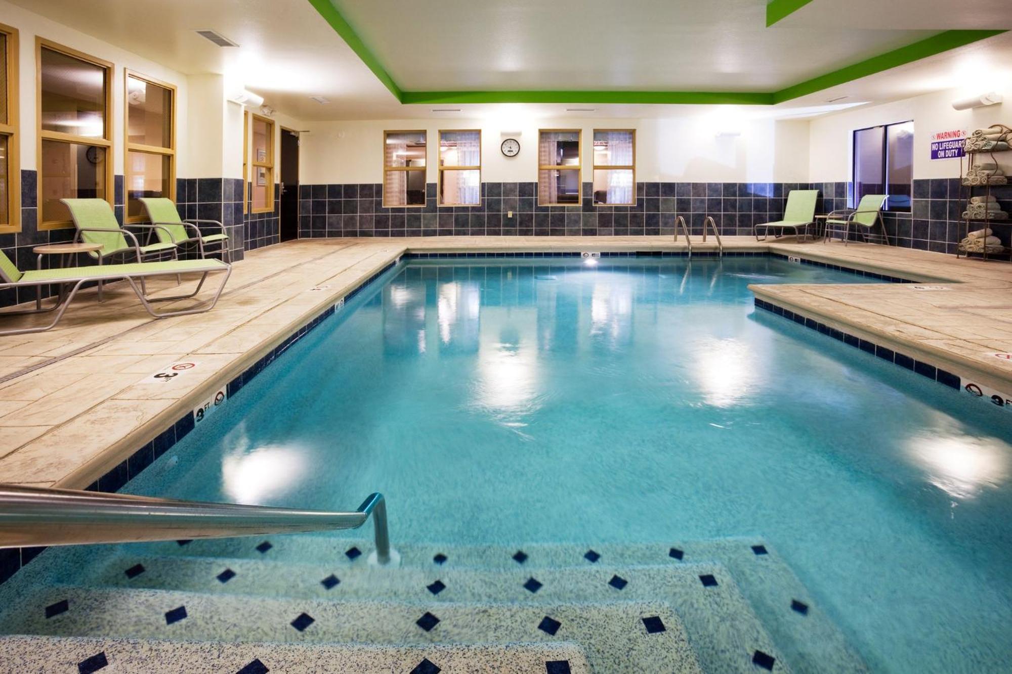 Holiday Inn Express Hotel & Suites Newport South By Ihg Esterno foto