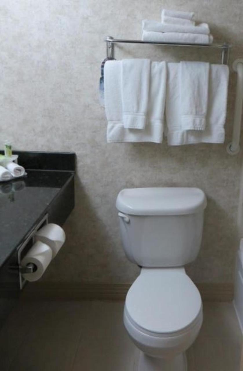Holiday Inn Express Hotel & Suites Newport South By Ihg Esterno foto